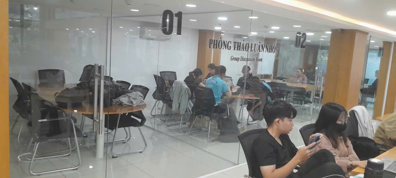 01 - Phòng học thảo luận nhóm 